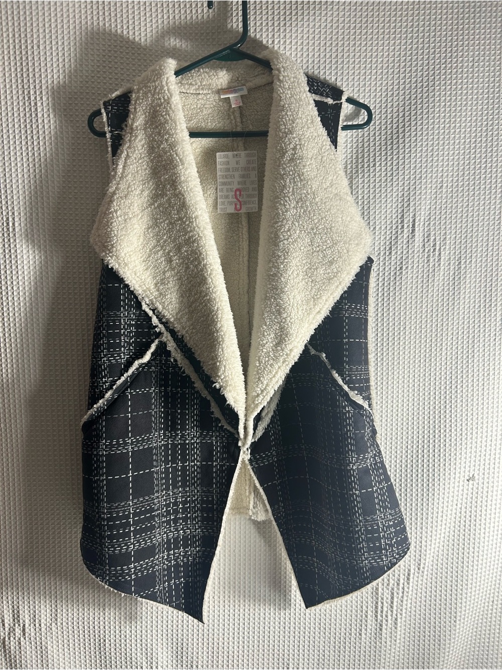 Women’s Small Cozy Sherpa-Lined Open Front Plaid Vest - Black & White LuLa Roe